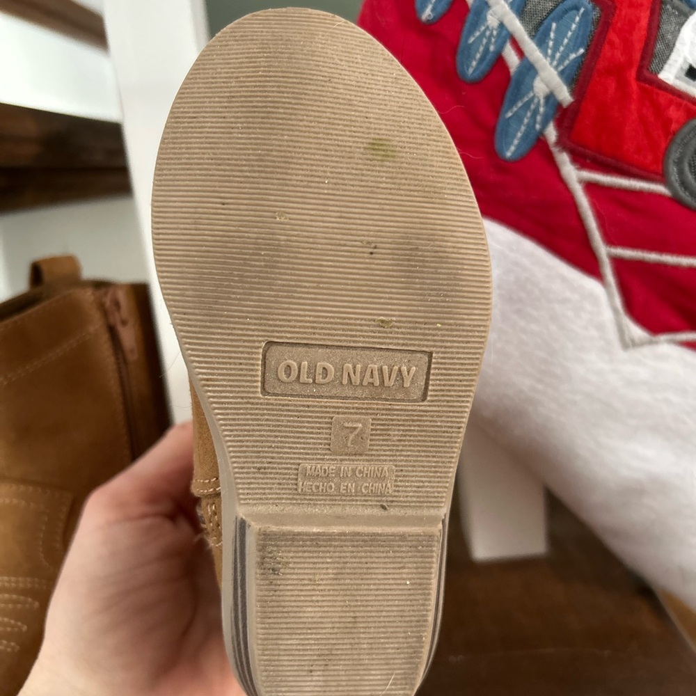 Old Navy Tan Toddler Cowgirl Boots with Gold Heart - Picture 4 of 4